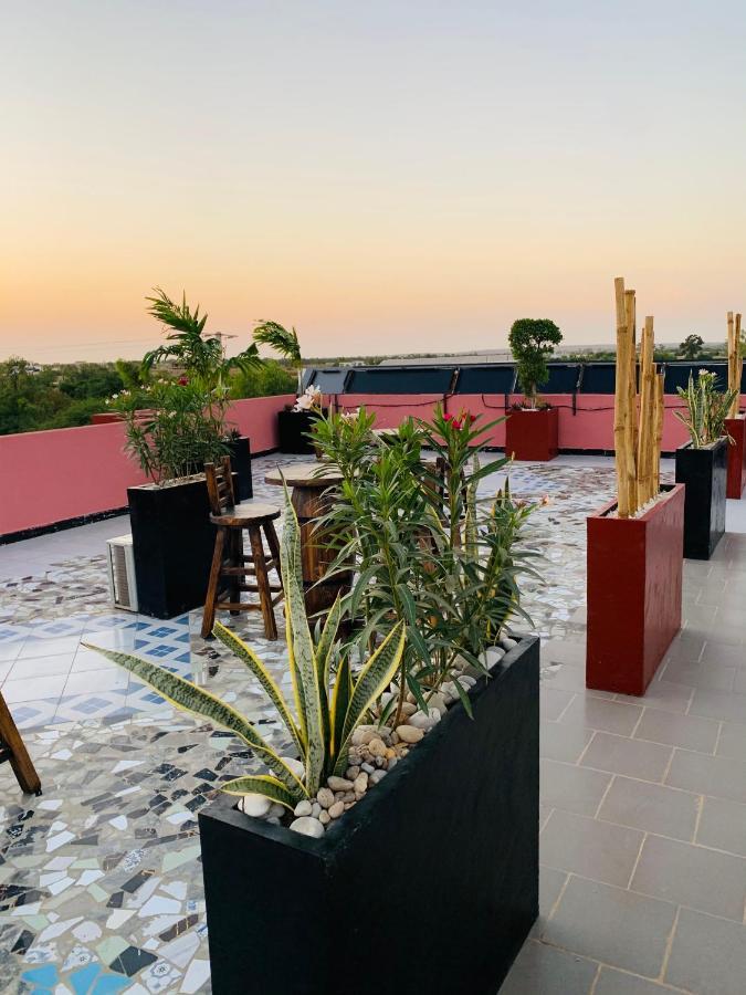 Le Diamant Noir Hotell Nguékokh Exteriör bild